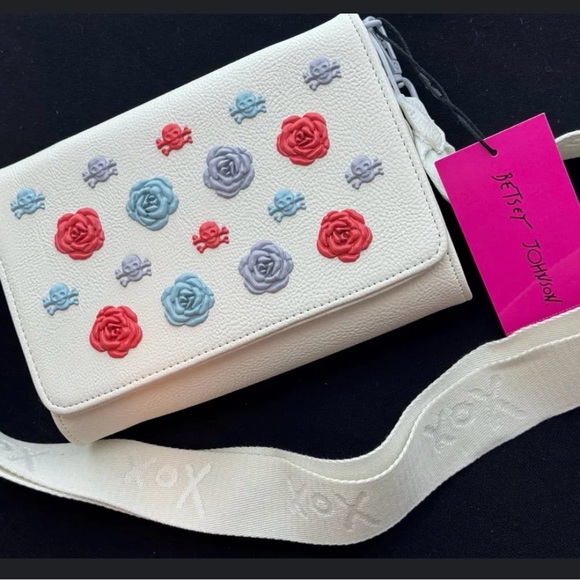 Betsey Johnson Skulls &roses Crossbody Bag Purse - Picture 1 of 16